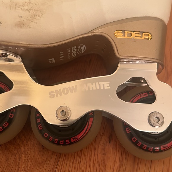 Edea Chorus figure skating boot with Snow White roller blades attached size 215 - Picture 5 of 11